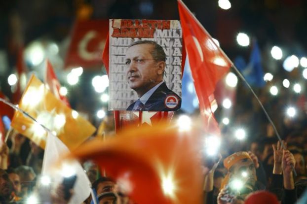 Ερντογάν: Συντηρεί τον πόλεμο με PKK, ζεσταίνει μηχανές για προεδρικό σύστημα