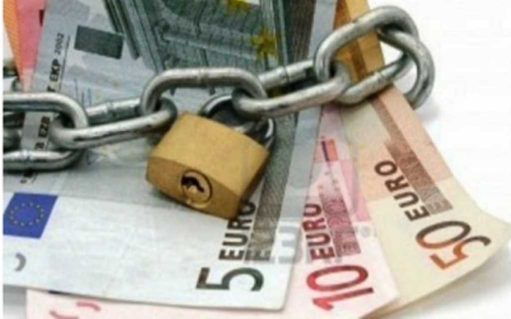 Κατάσχεση τραπεζικών λογαριασμών για χρέη άνω των 70.000 ευρώ στο Δημόσιο