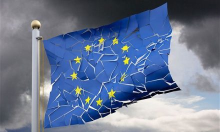 BloombergView: H Ευρώπη δεν είναι ακόμη έτοιμη να ενισχύσει τη νομισματική της ένωση