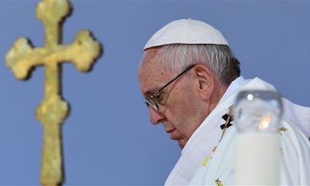 Νέο άνοιγμα του Πάπα Φραγκίσκου στους ομοφυλόφιλους: “συνεχίζω να συνοδεύω ποιμαντικά ομοφυλόφιλους”