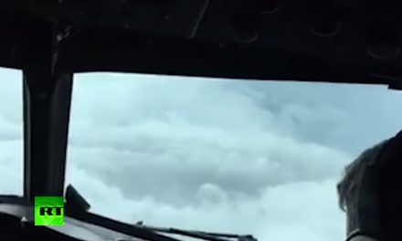 Πετώντας μέσα στον τυφώνα (βίντεο)