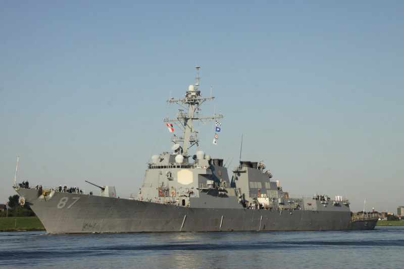 Το αντιτoρπιλικό USS MASON DDG 87 στον Πειραιά (βίντεο)
