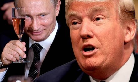 Νέες αποκαλύψεις εμπλέκουν το Κρεμλίνο στην εκστρατεία υπέρ του Τραμπ