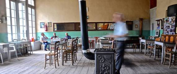 Πανελλήνιον: Ένα παραδοσιακό καφενείο γεμάτο Ελλάδα