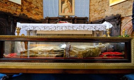 Το ιερό λείψανο της Αγίας Ελένης για πρώτη φορά στη χώρα μας