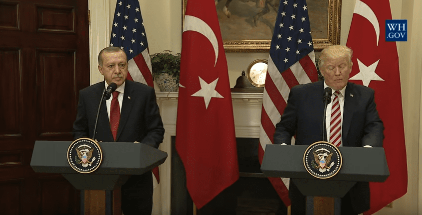 Ερντογάν προς Τραμπ: Ποτέ δεν θα αποδεχθούμε την ενίσχυση του YPG