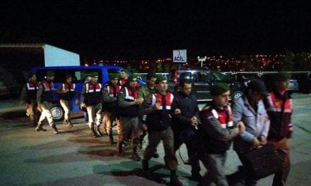 Greek police returns Turkish refugees to Turkey