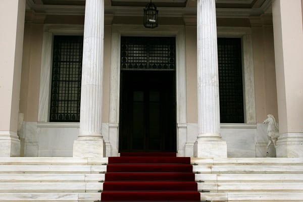 Auctions put Greek gov’t on backfoot