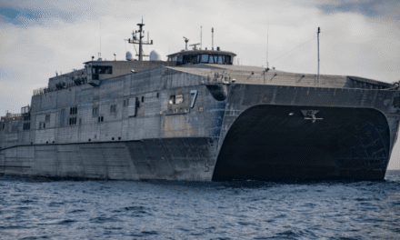 Προς άγνωστη κατεύθυνση το αμερικανικό πολεμικό πλοίο USNS Carson City