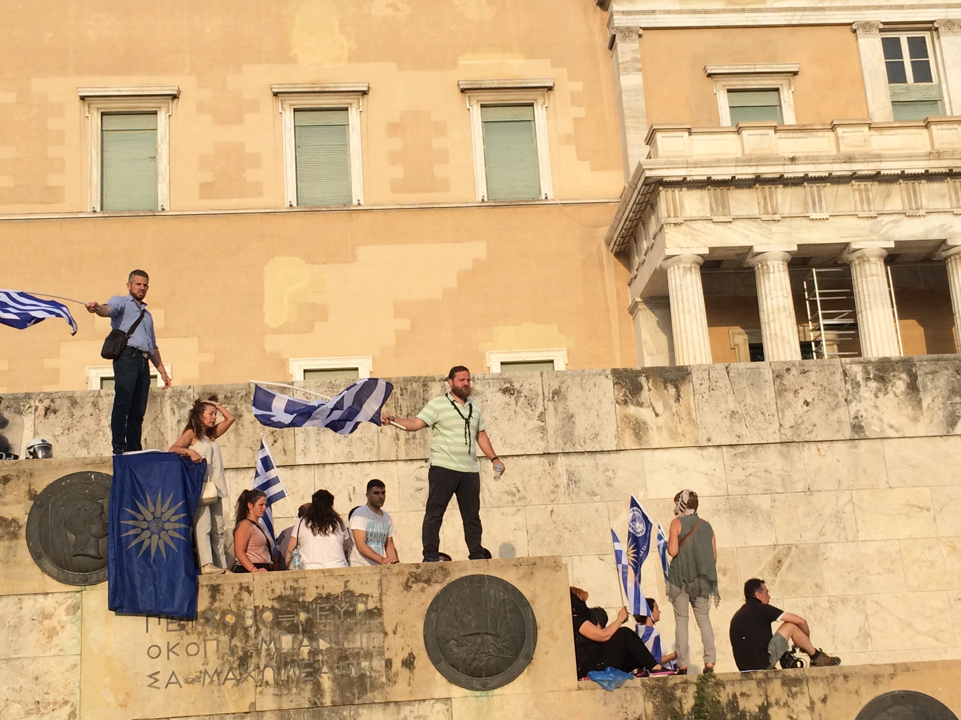 {ΝΤΟΚΟΥΜΕΝΤΟ} Όλα όσα έγιναν (λεπτό προς λεπτό) στην Πλατεία Συντάγματος την ώρα της ψηφοφορίας επί της προτάσεως Μομφής της ΝΔ