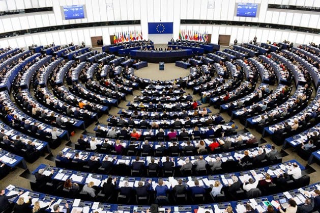 Αποδοκιμασία από το ΕΚ για τις αποφάσεις για το μεταναστευτικό